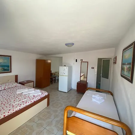 Llambro Hostel *