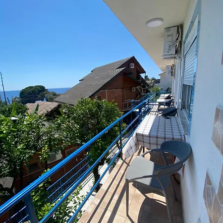 Llambro Hostel