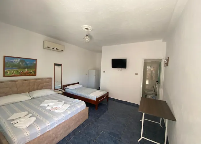 Llambro Hostel *